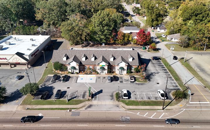 Pictures of Retail, Office property located at 1385 S Highland Ave, Jackson, TN 38301 for lease - image #1
