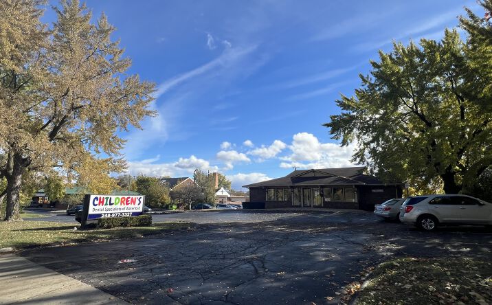 Pictures of Office property located at 1265 W Huron St, Waterford, MI 48328 for lease - image #1