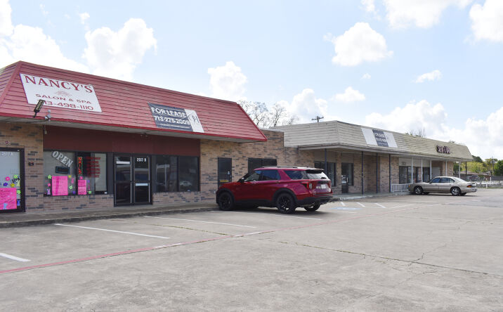 Pictures of Retail property located at 2517 Strawberry Rd, Pasadena, TX 77502 for lease - image #1