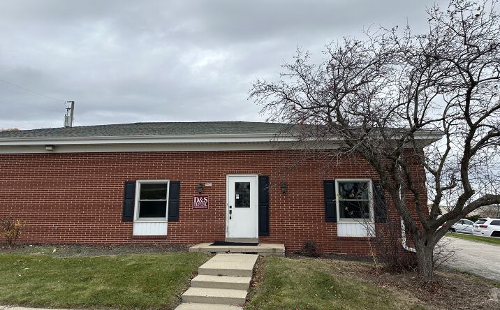 Pictures of Office property located at 7420 W Forest Home Ave, Greenfield, WI 53220 for lease - image #1