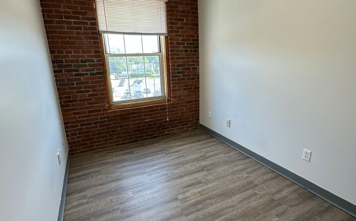 Pictures of Office property located at 12 Oakland St, Amesbury, MA 01913 for lease - image #1