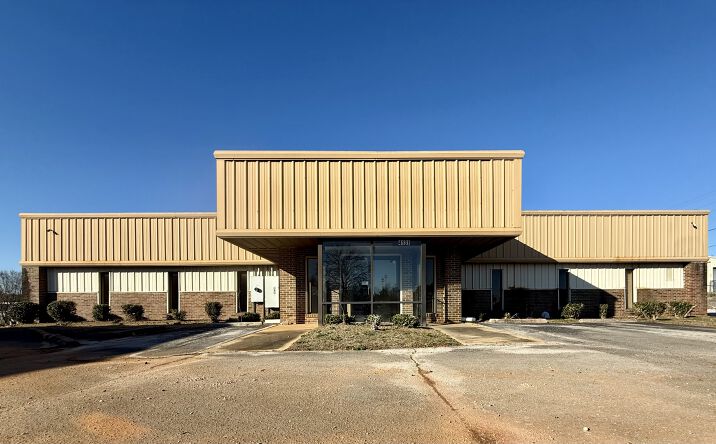 Pictures of Retail, Office, Industrial property located at 4131 Helton Drive, Florence, AL 35630 for lease - image #1