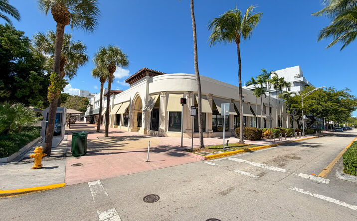Pictures of Retail property located at 901 Lincoln Rd, Miami Beach, FL 33139 for lease - image #1