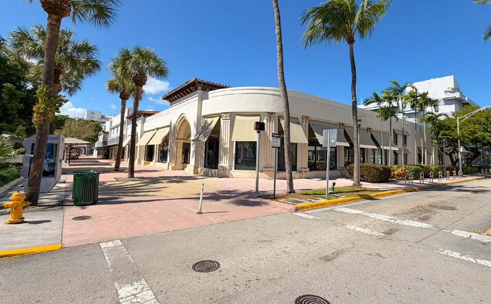 Pictures of Retail property located at 901 Lincoln Rd, Miami Beach, FL 33139 for lease - image #1
