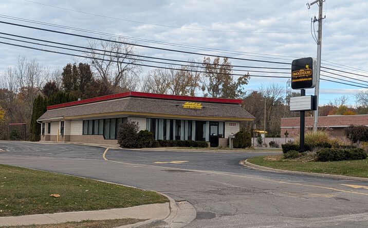 Pictures of Restaurant property located at 1225 N Main St Adrian MI 49221, Adrian, US 49221 for lease - image #1