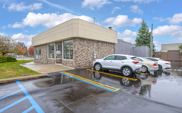 Pictures of Retail, Office, Industrial, Restaurant property located at 2250 Pontiac Rd, Auburn Hills, MI 48326 for lease - image #1