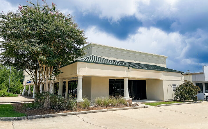 Pictures of Retail, Office property located at 2565 Florida St, Mandeville, LA 70448 for lease - image #1