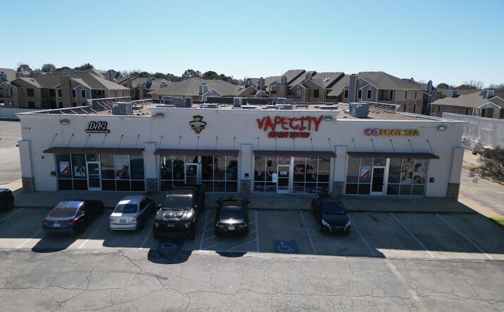 Pictures of Retail property located at 1818 W Pioneer Pkwy, Arlington, TX 76013 for lease - image #1