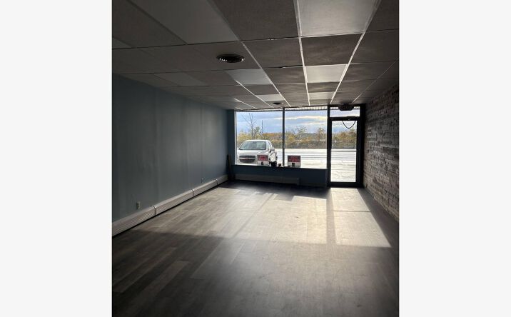 Pictures of Office property located at 652 Old Liverpool Rd, Liverpool, NY 13088 for lease - image #1