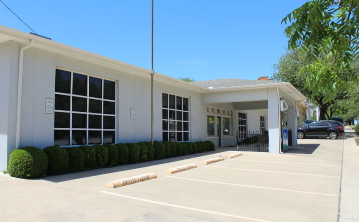 Pictures of Office property located at 2216 Forest Park Blvd, Fort Worth, TX 76110-1732, Fort Worth, US 76110 for lease - image #1