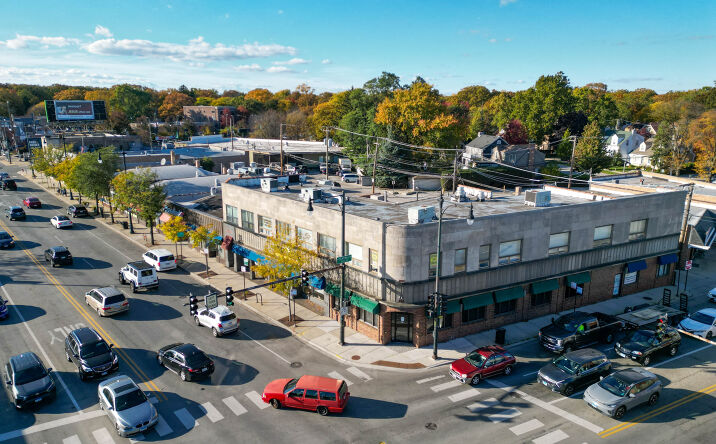 Pictures of Retail property located at 5400 W Devon Ave, Chicago, IL 60646 for lease - image #1