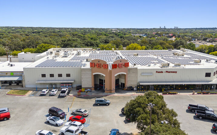 Pictures of Retail property located at 2929 Thousand Oaks Dr, San Antonio, TX 78247 for lease - image #1