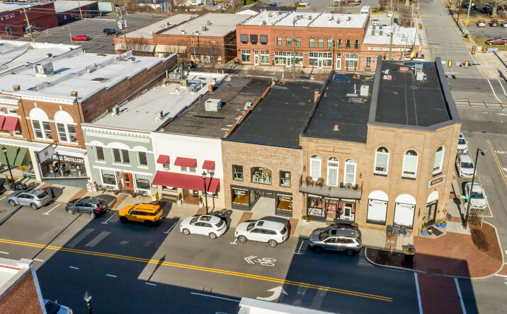 Pictures of Restaurant property located at 178 N Main St, Mooresville, NC 28115 for lease - image #1