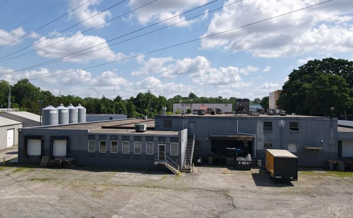 Pictures of Retail, Industrial property located at 3717 Jonlen Dr, Cincinnati, OH 45227 for lease - image #1