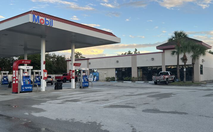 Pictures of Retail property located at 11571 Gladiolus Dr, Fort Myers, FL 33908 for lease - image #1