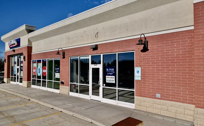 Pictures of Retail, Restaurant property located at 2719 Calumet Dr, Sheboygan, WI 53083 for lease - image #1