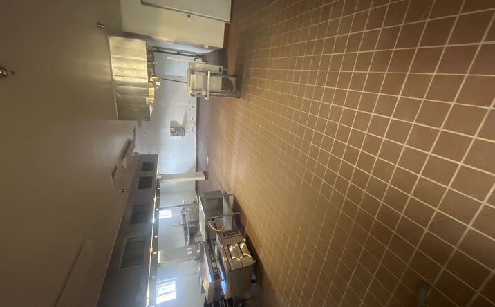 Pictures of Restaurant property located at 4647 White Ln, Bakersfield, CA 93309 for lease - image #1