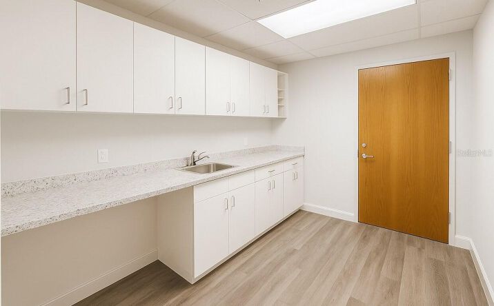 Pictures of Office property located at 14100 Fivay Rd, Hudson, FL 34667 for lease - image #1