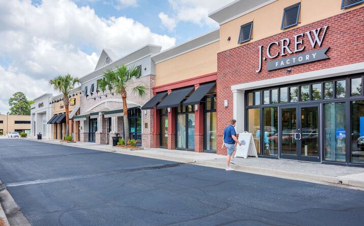 Pictures of Retail property located at 5525 Abercorn St, Savannah, GA 31405 for lease - image #1