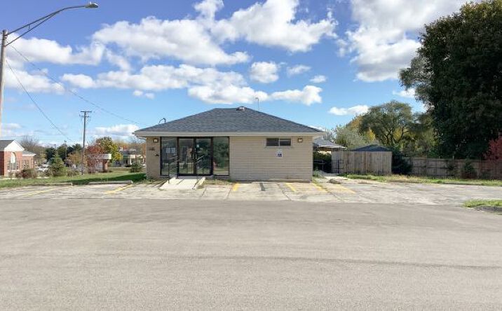 Pictures of Office property located at 5415 Grand Avenue, Gurnee, IL 60031 for lease - image #1