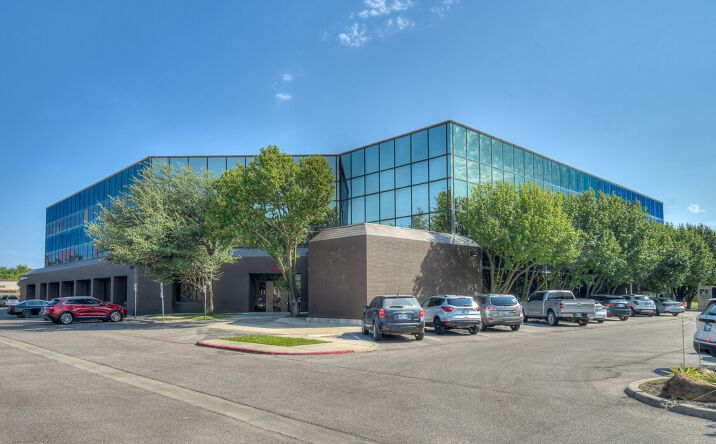 Pictures of Office property located at 9520 N May Ave, Oklahoma City, OK 73120 for lease - image #1