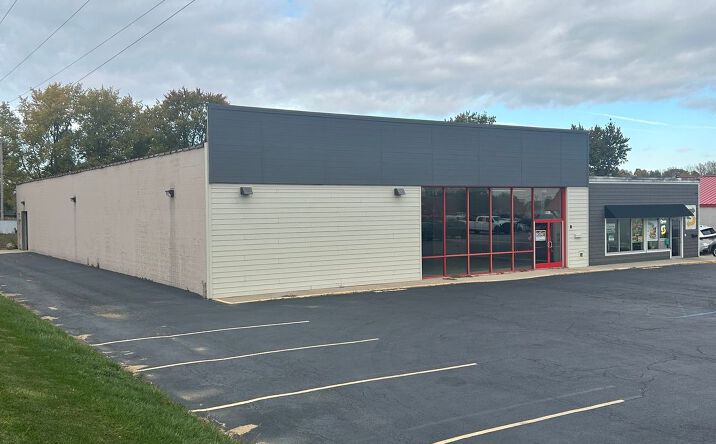 Pictures of Retail property located at 1729-1735 E Commercial Ave, Lowell, IN 46356 for lease - image #1