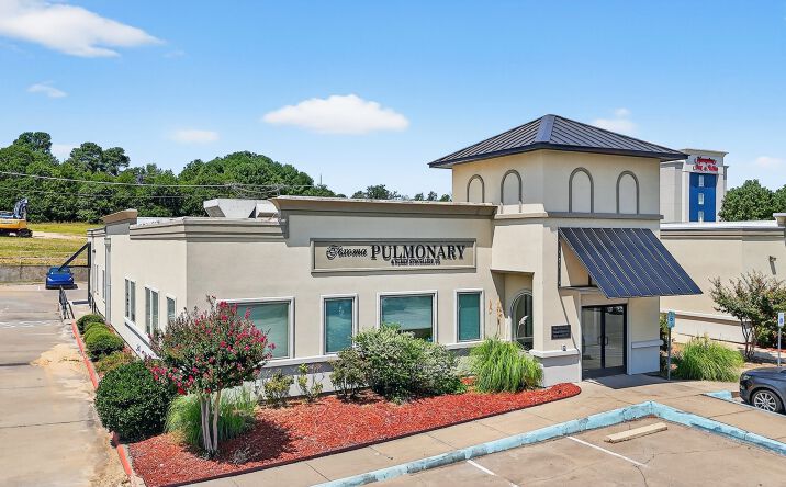 Pictures of Office property located at 101 US-75, Denison, TX 75020 for lease - image #1