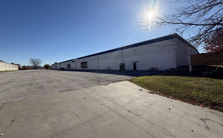 Pictures of Industrial property located at 8201 W 42ND Street, Rock Island, IL 61201 for lease - image #1