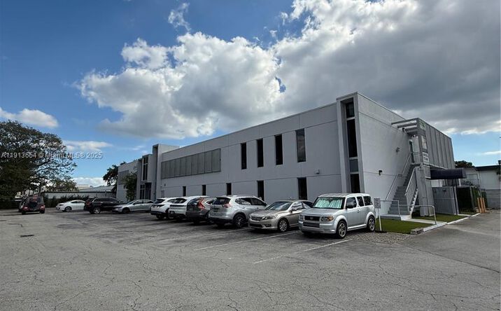 Pictures of Office property located at 9450 SW 72nd St, Miami, FL 33173 for lease - image #1