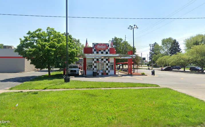 Pictures of Retail property located at 609 E State St, Fremont, OH 43420 for lease - image #1