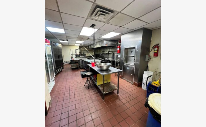 Pictures of Retail property located at 213 west 38 street ny ny, New York, NY 10018 for lease - image #1