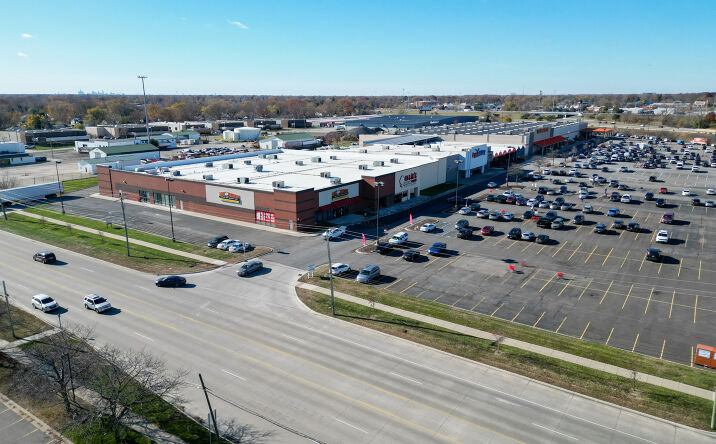 Pictures of Retail property located at 20600 E Thirteen Mile Rd, Roseville, MI 48066 for lease - image #1
