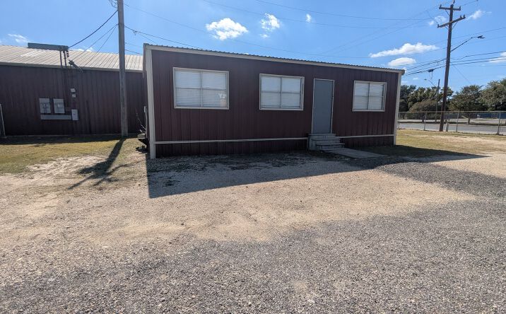 Pictures of Office, Industrial property located at 2940 S WW White Rd, San Antonio, TX 78222 for lease - image #1