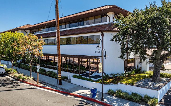 Pictures of Office property located at 23622 Calabasas Rd, Calabasas, CA 91302 for lease - image #1