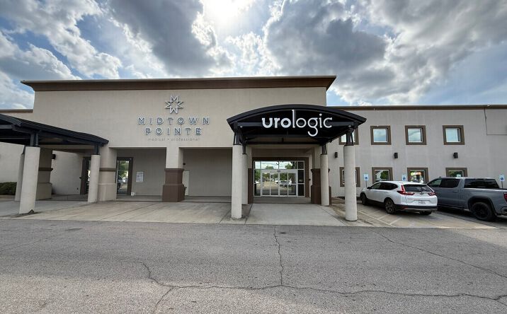Pictures of Office, Retail property located at 495 S Gloster St, Tupelo, MS 38801 for lease - image #1