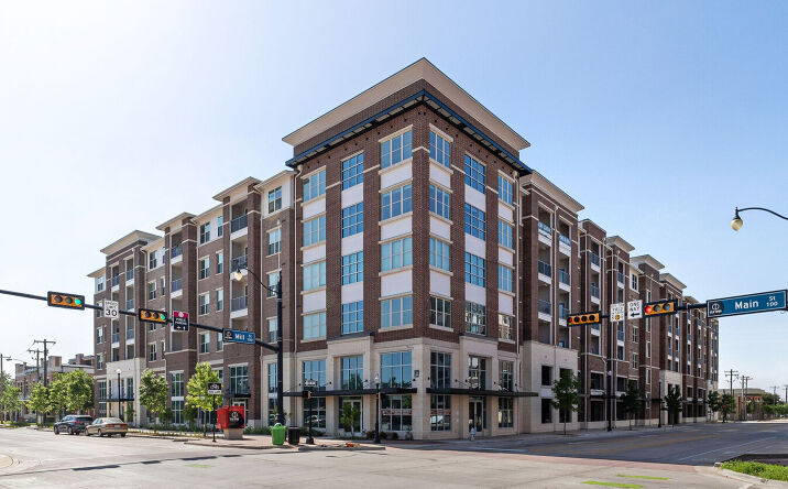Pictures of Retail, Restaurant property located at 100 E Main St, Lewisville, TX 75057 for lease - image #1