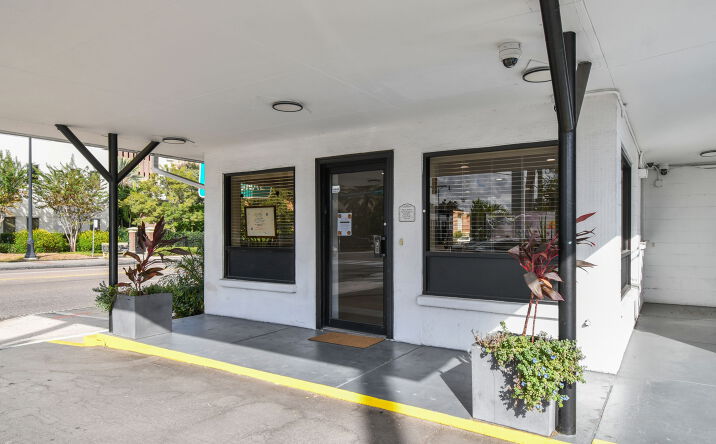 Pictures of Retail, Office property located at 830 W Kennedy Blvd, Tampa, FL 33606 for lease - image #1