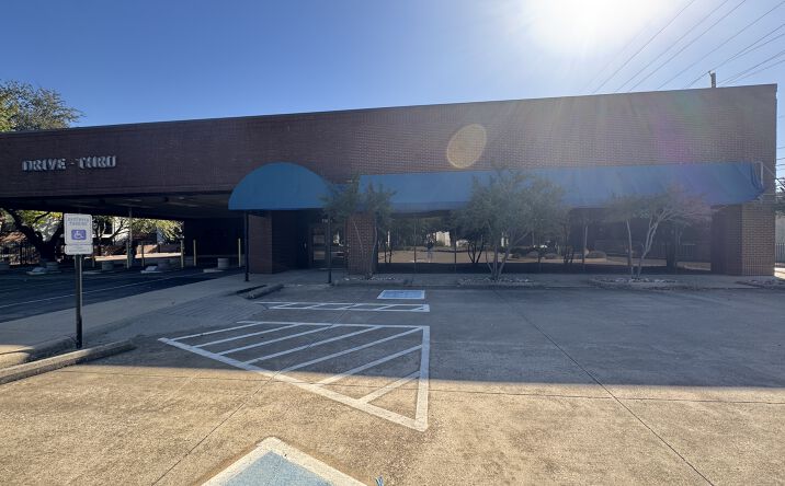 Pictures of Retail, Office, Restaurant property located at 5006 Verde Valley Ln, Dallas, TX 75254 for lease - image #1