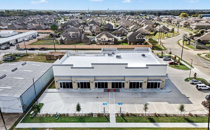 Pictures of Retail, Office property located at 3520 E Walnut St, Pearland, TX 77581 for lease - image #1