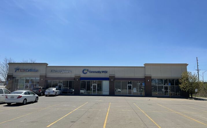 Pictures of Retail, Office property located at 1008 W Bell Ave, Knoxville, IA 50138 for lease - image #1