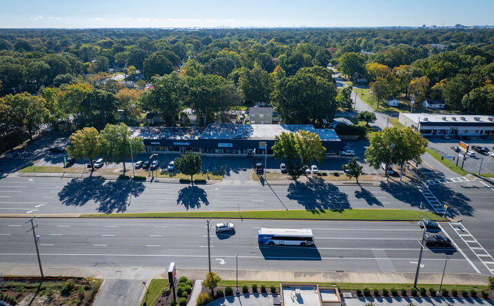 Pictures of Retail property located at 5015 W Mercury Blvd, Hampton, VA 23605 for lease - image #1