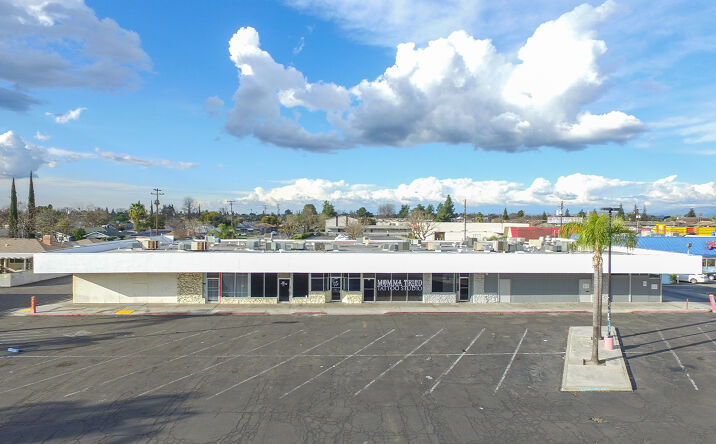 Pictures of Retail property located at 3303 - 3347 N Cedar Avenue, Fresno, CA 93726 for lease - image #1