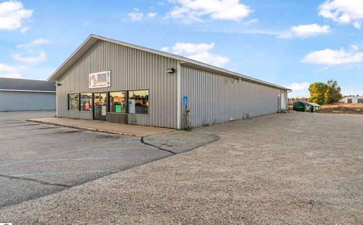 Pictures of Retail property located at 252 Bell Ave, Cadillac, MI 49601 for lease - image #1