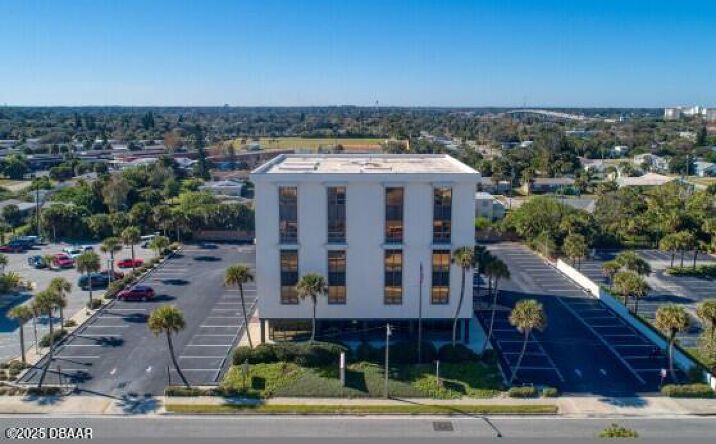 Pictures of Office property located at 140 S Atlantic Avenue #A-2, Daytona Beach, FL 32118 for lease - image #1