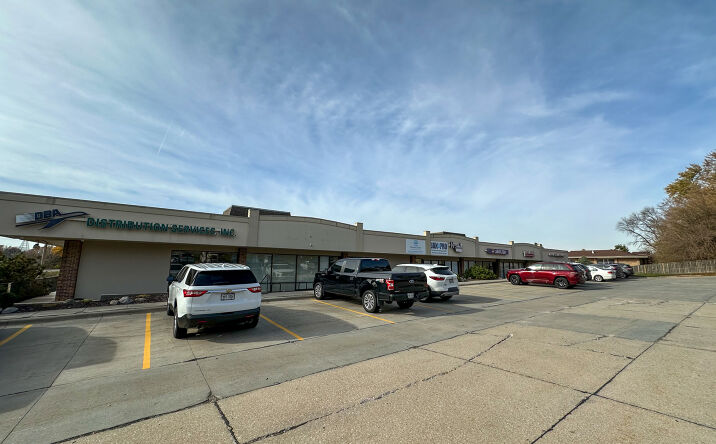 Pictures of Retail property located at 5404 N 99th St, Omaha, NE 68134 for lease - image #1