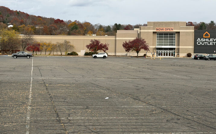 Pictures of Retail, Land, Restaurant property located at 575 Union St, Waterbury, CT 06706 for lease - image #1