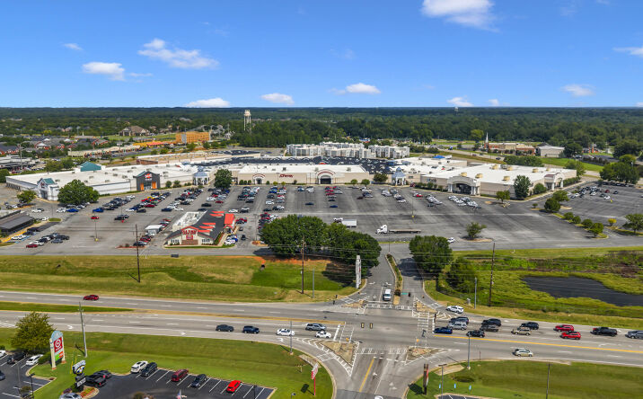 Pictures of Retail property located at 2922 Watson Blvd, Centerville, GA 31028 for lease - image #1