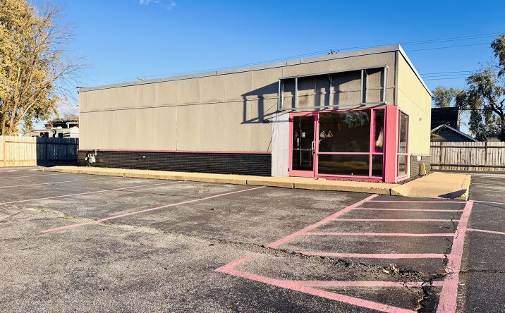 Pictures of Retail, Restaurant, Special Purpose property located at 2770 Madison Ave, Granite City, IL 62040 for lease - image #1