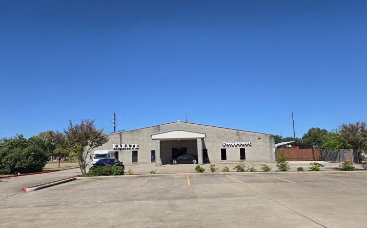 Pictures of Retail, Industrial property located at 11202 Steeplecrest Dr, Houston, TX 77065 for lease - image #1