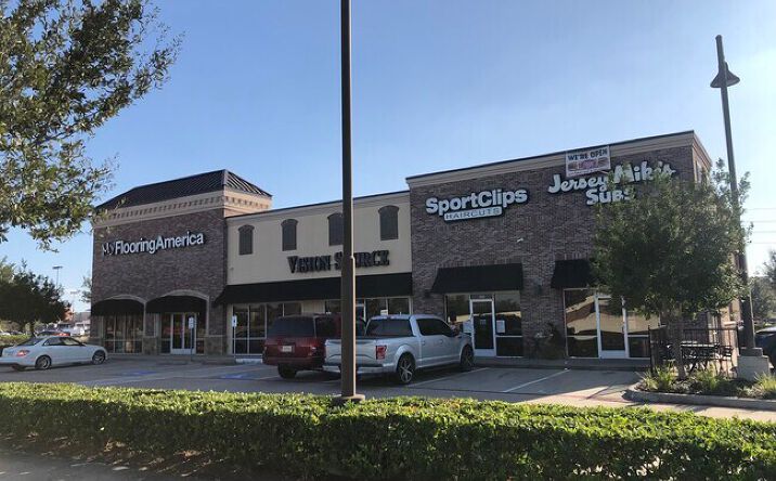 Pictures of Retail property located at 520 Hwy 6, Sugar Land, TX 77479 for lease - image #1